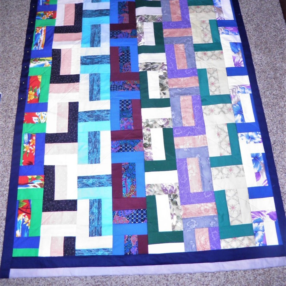 MULTI-COLORED GEOMETRIC-STYLE QUILT